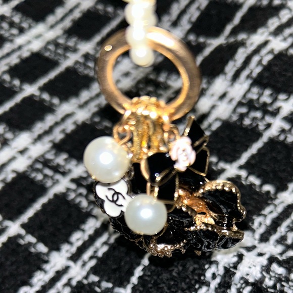 Luxury Pearl Keychain Chanel Charm - Picture 8 of 14